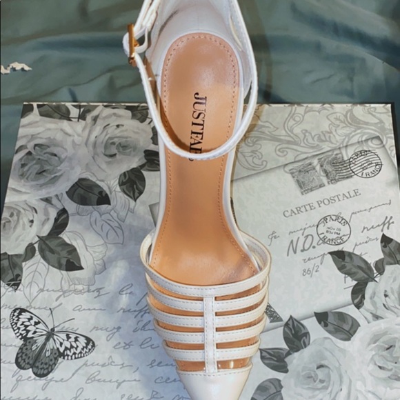 JustFab white “lead the way” pumps never been worn - Picture 2 of 2